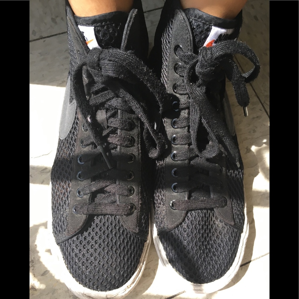 Nike high top shoes!!